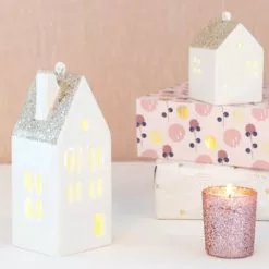 Maisons Du Monde Décorations à Poser De Noël Déco De Noël Maison Lumineuse En Céramique Blanche - Lot De 2 -Vases Soldes deco de noel maison lumineuse en ceramique blanche 1000 12 9 197178 2