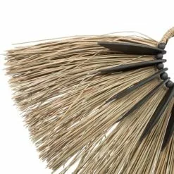 Bazar Bizar Statuettes Et Figurines Statue En Bois Et Herbe D'alang Alang Sur Socle En Métal -Vases Soldes statue en bois et herbe d alang alang sur socle en metal 3