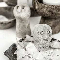 Bazar Bizar Statuettes Et Figurines Statue En Grès -Vases Soldes statue en gres 49