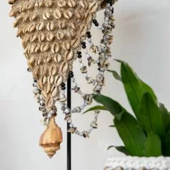 Bazar Bizar Statuettes Et Figurines Statuette De Chapeau En Coquillage Noir Et Naturel Sur Socle En Métal -Vases Soldes statuette de chapeau en coquillage noir et naturel sur socle en metal 4