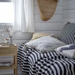 Bloomingville Statuettes Et Figurines Statuette Lara En Polyrésine Blanche H24cm -Vases Soldes statuette lara en polyresine blanche h24cm 3