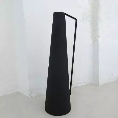 Passage Vernet Vases Vase Conique à Anse En Métal Noir 4 Passage Vernet Vases Vase Conique à Anse En Métal Noir – Image 2