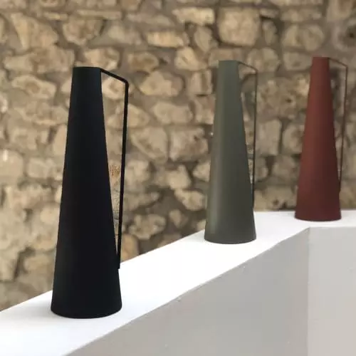 Passage Vernet Vases Vase Conique à Anse En Métal Noir 5 Passage Vernet Vases Vase Conique à Anse En Métal Noir – Image 3