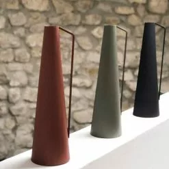 Passage Vernet Vases Vase Conique à Anse En Métal Rouge -Vases Soldes vase conique a anse en metal rouge 3