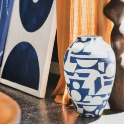 Maisons Du Monde Vases Vase En Argile Blanche Et Bleue H42 -Vases Soldes vase en argile blanche et bleue h42 1000 3 17 220187 2