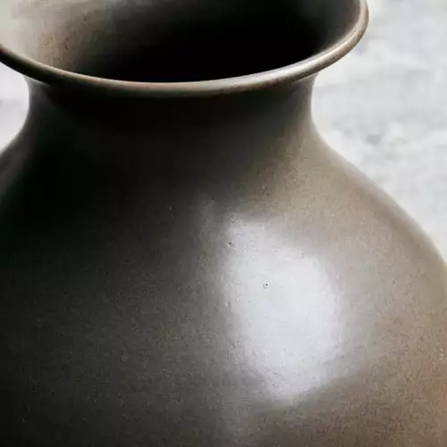 House Doctor Vases Vase En Céramique Marron H23 5 House Doctor Vases Vase En Céramique Marron H23 – Image 3